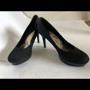 Tahari Sophia Platform Pump